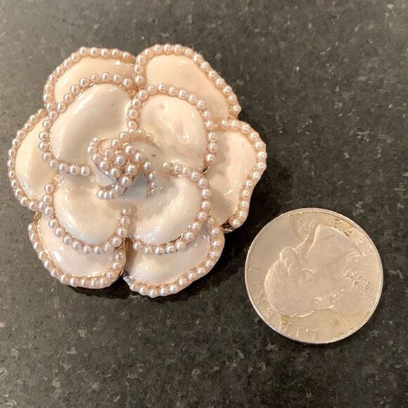White Camellia Flower Brooch with Faux Pearls & Gold Tone Trim - Lapel Pin - Picture 8 of 11